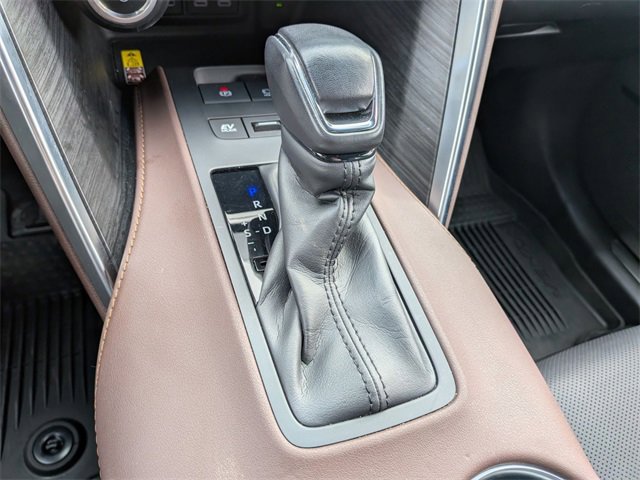 Used 2024 Toyota Venza Limited image 16
