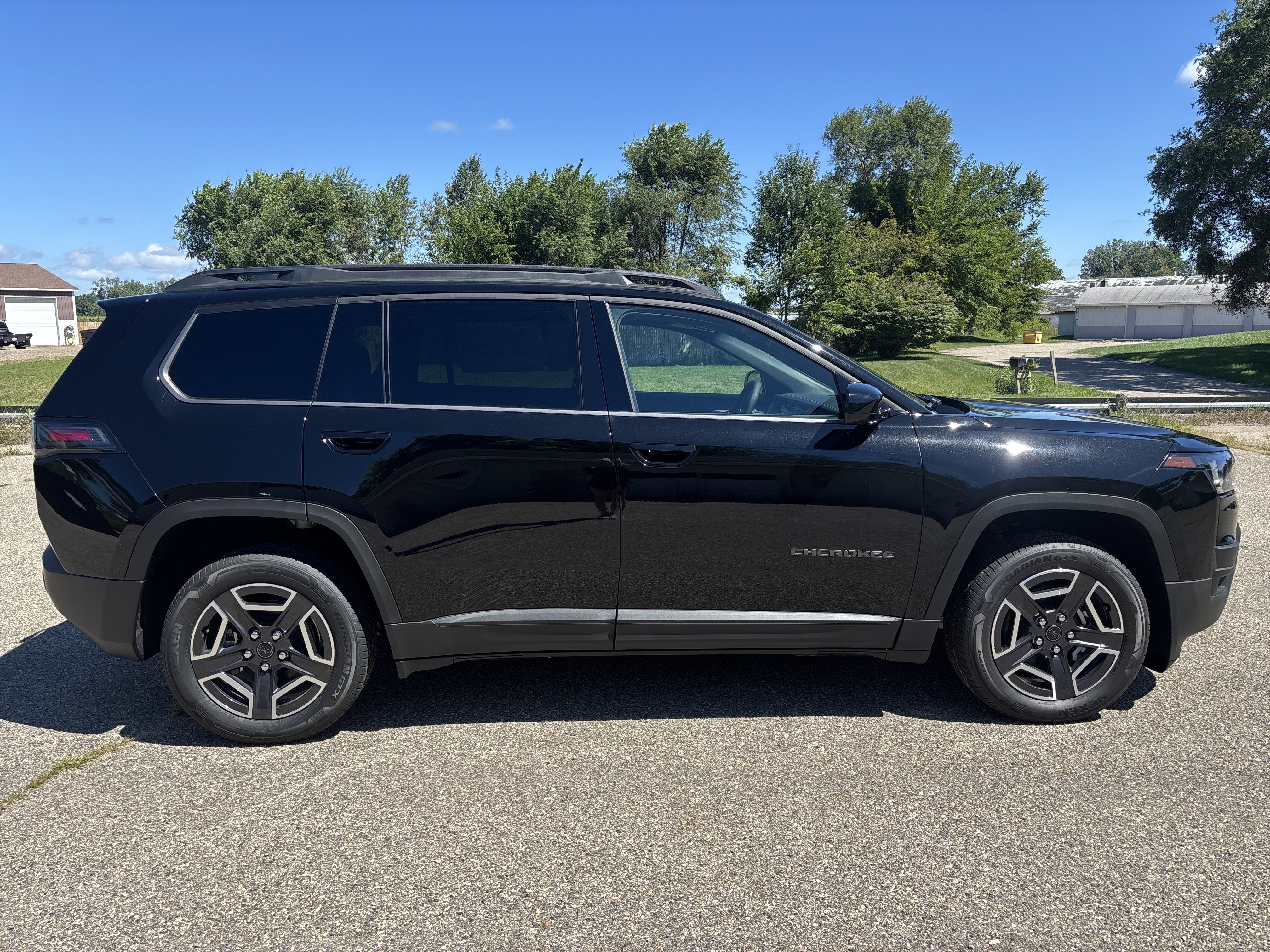 New 2026 Jeep Cherokee Laredo AWD/4WD image 2