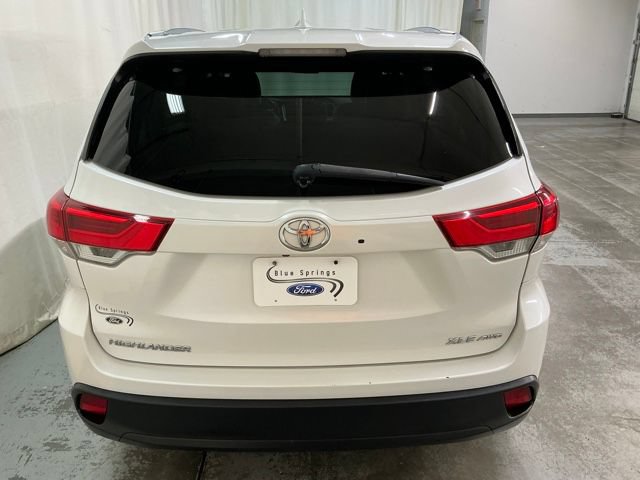 Used 2018 Toyota Highlander XLE AWD/4WD image 4