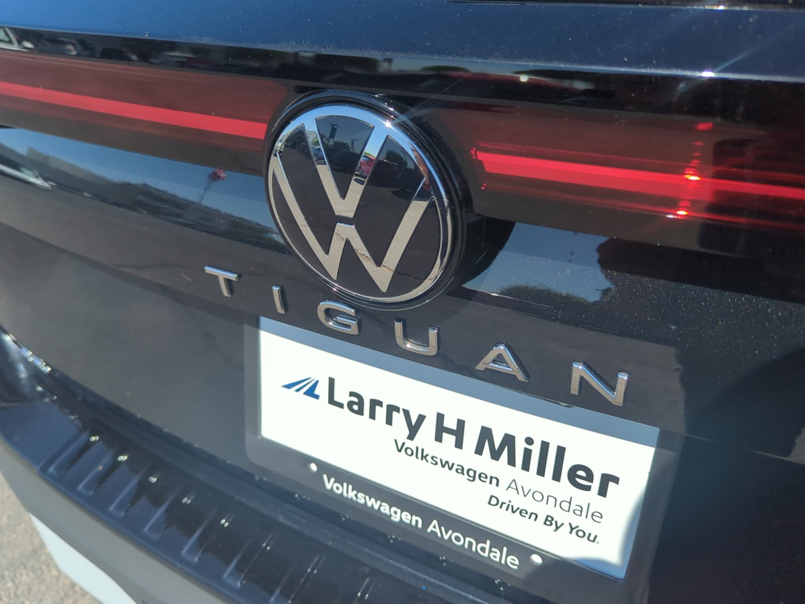 New 2025 Volkswagen Tiguan SE image 22