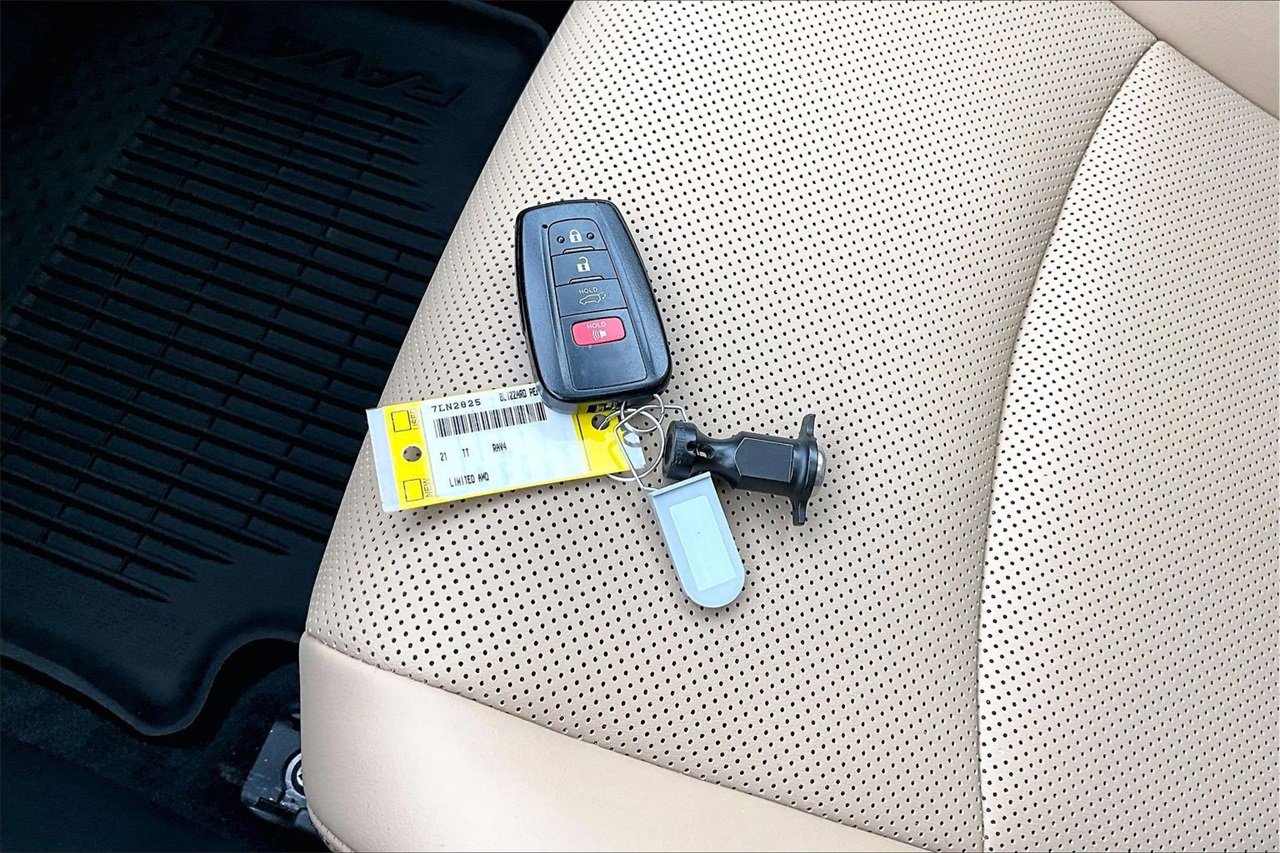 Used 2021 Toyota RAV4 Limited w/ Limited Grade Weather Package image 33