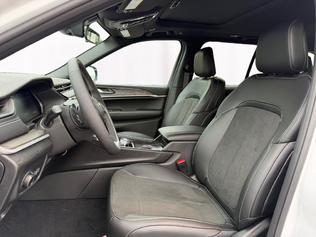 New 2026 Jeep Grand Cherokee Altitude AWD/4WD image 9