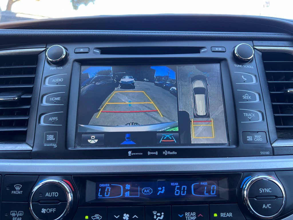 Certified 2018 Toyota Highlander Limited Platinum AWD/4WD image 34