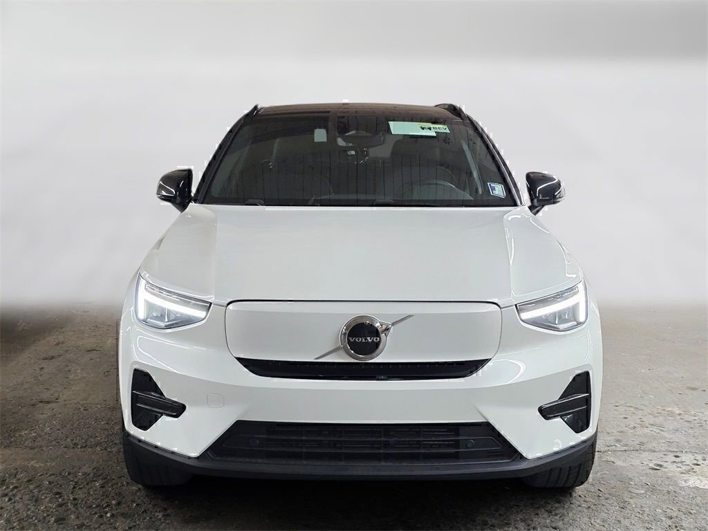 Certified 2024 Volvo XC40 Recharge Core w/ Protection Package Premier image 2