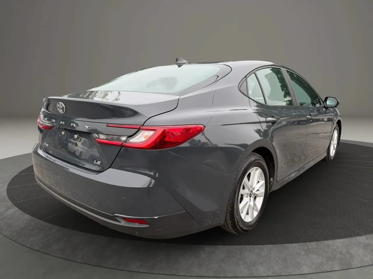 Used 2025 Toyota Camry LE FWD image 5