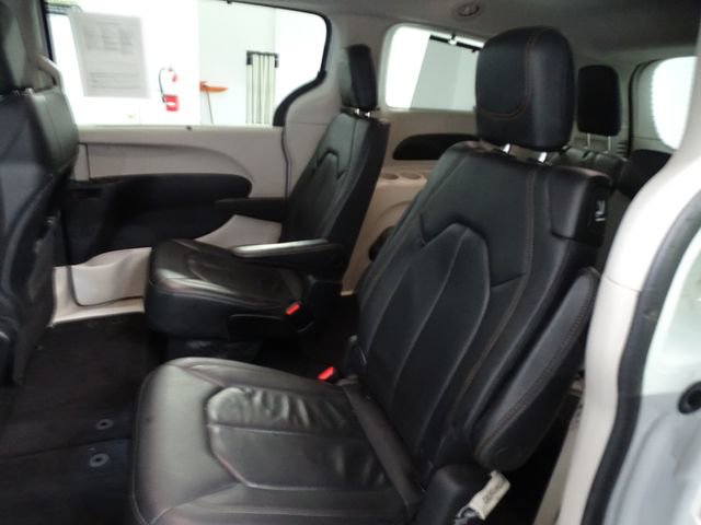 Used 2019 Chrysler Pacifica Touring-L image 4