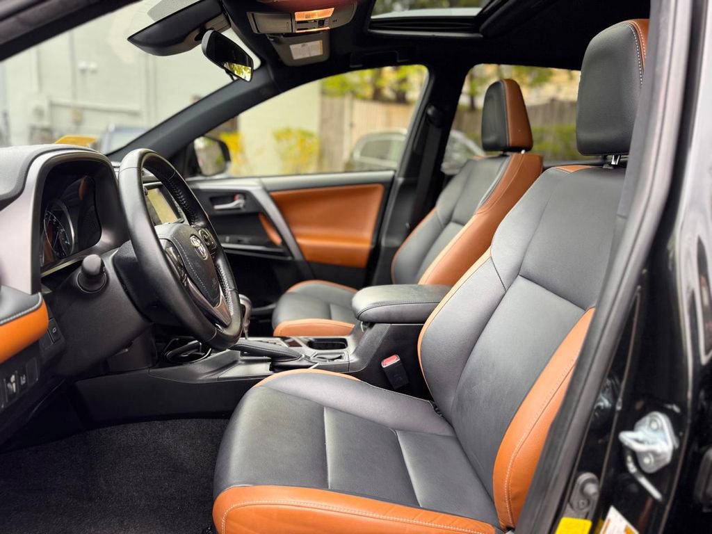 Used 2018 Toyota RAV4 SE AWD/4WD image 19
