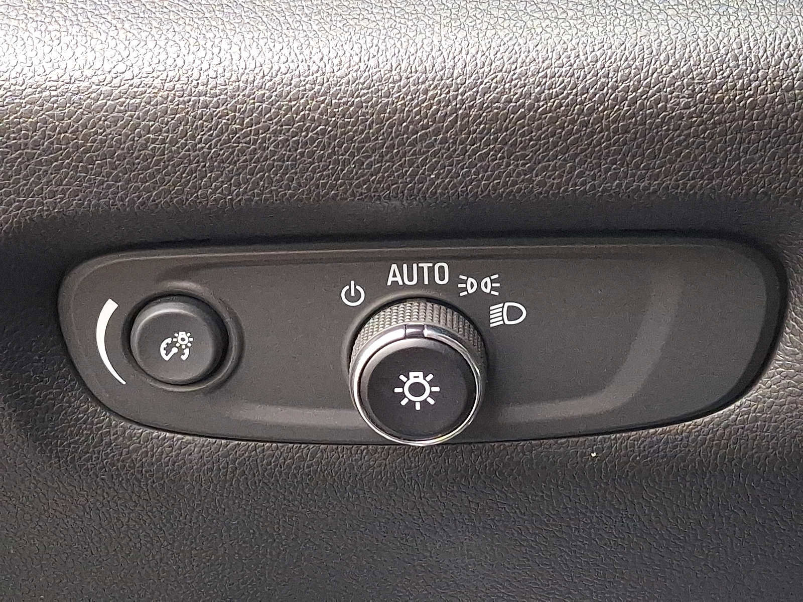 Used 2023 Chevrolet Traverse LT w/ LPO, Roadside Safety Package AWD/4WD image 25