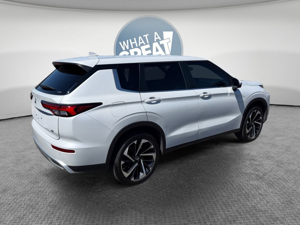 Used 2024 Mitsubishi Outlander SE AWD/4WD image 3