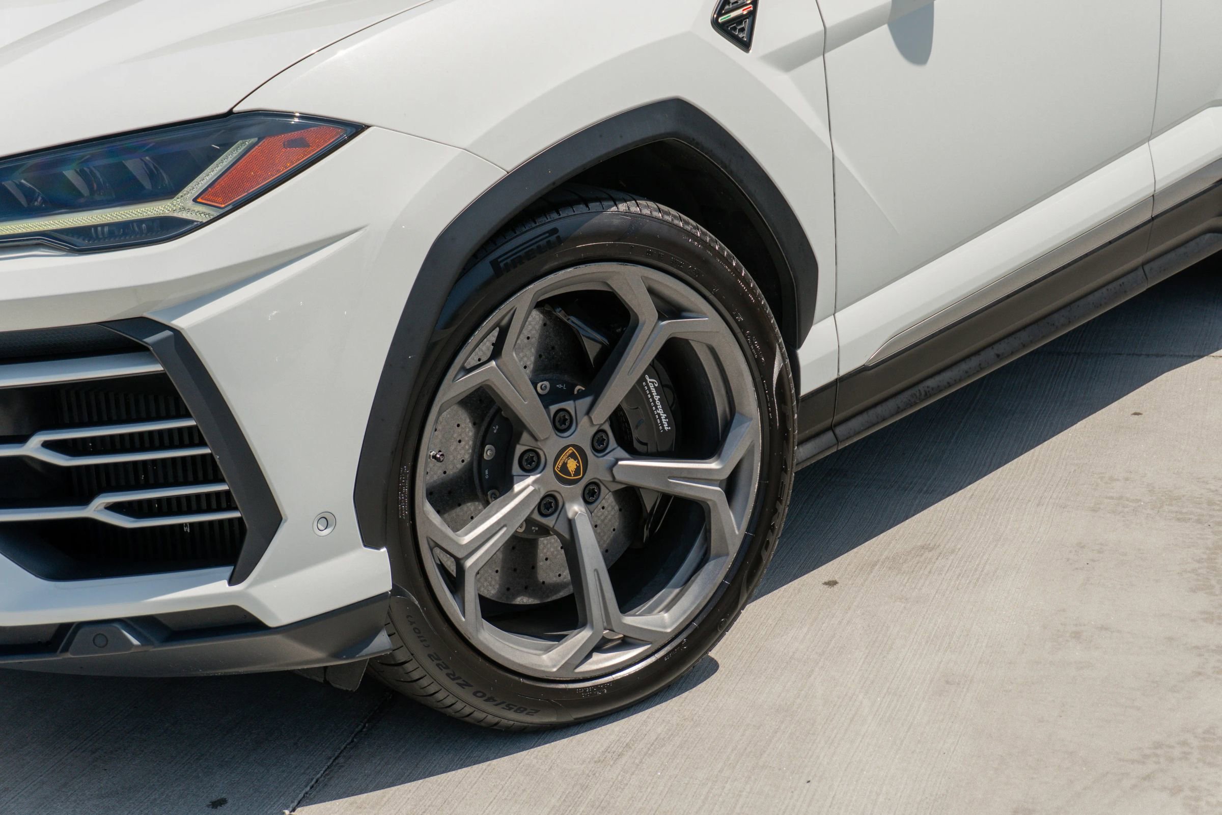 Used 2020 Lamborghini Urus AWD/4WD image 16