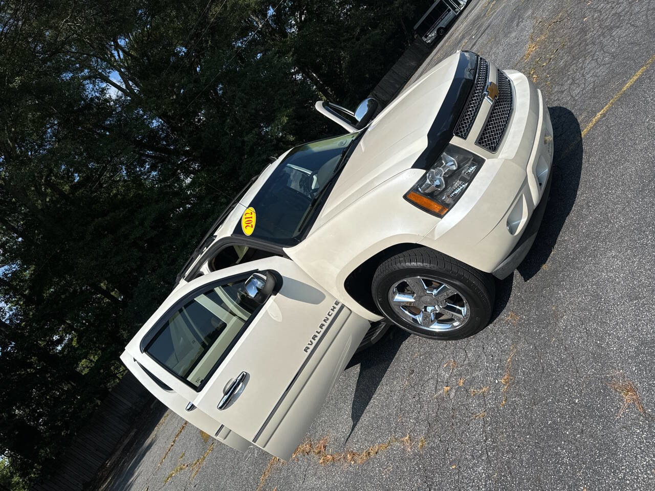 Used 2012 Chevrolet Avalanche LTZ RWD image 28