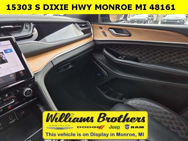 Used 2023 Jeep Grand Cherokee L Summit image 18