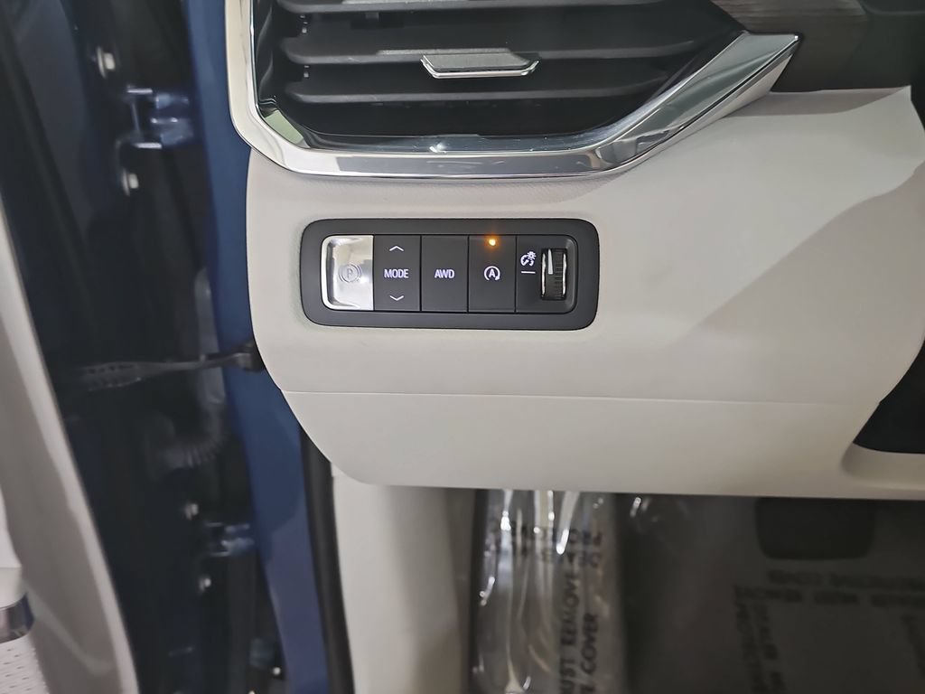 Certified 2024 GMC Acadia Denali w/ Super Cruise Package AWD/4WD image 33
