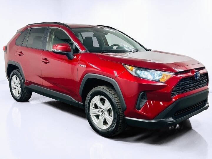 Used 2019 Toyota RAV4 LE w/ Carpet Mat Package AWD/4WD image 2