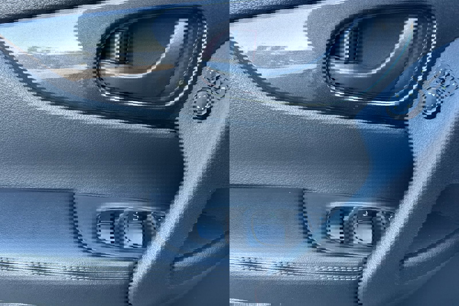 Used 2020 Nissan Rogue S image 12