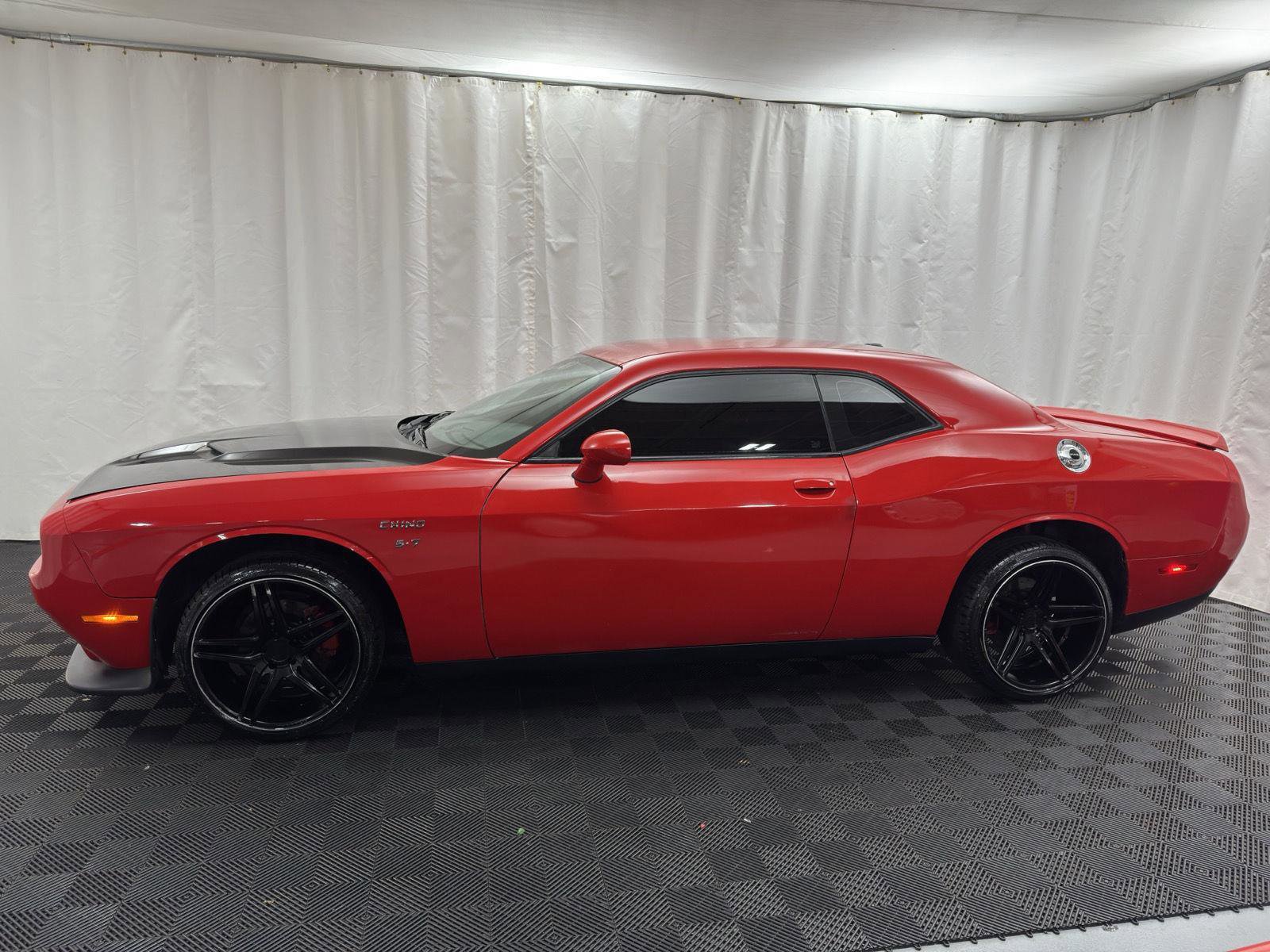 Used 2021 Dodge Challenger SXT image 6