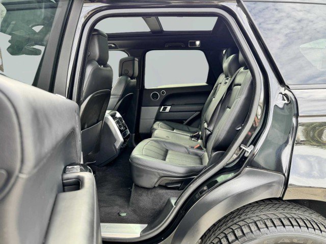 Used 2018 Land Rover Range Rover Sport HSE image 34