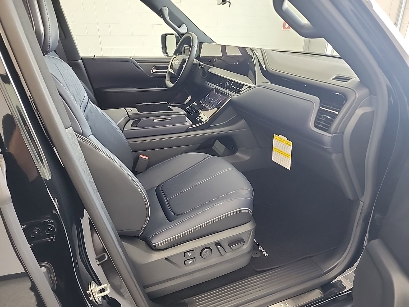 New 2026 INFINITI QX80 4WD image 10