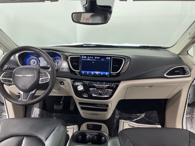 Used 2024 Chrysler Pacifica Touring-L FWD image 39