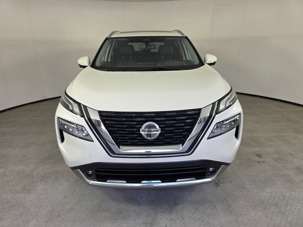 Used 2021 Nissan Rogue Platinum image 2