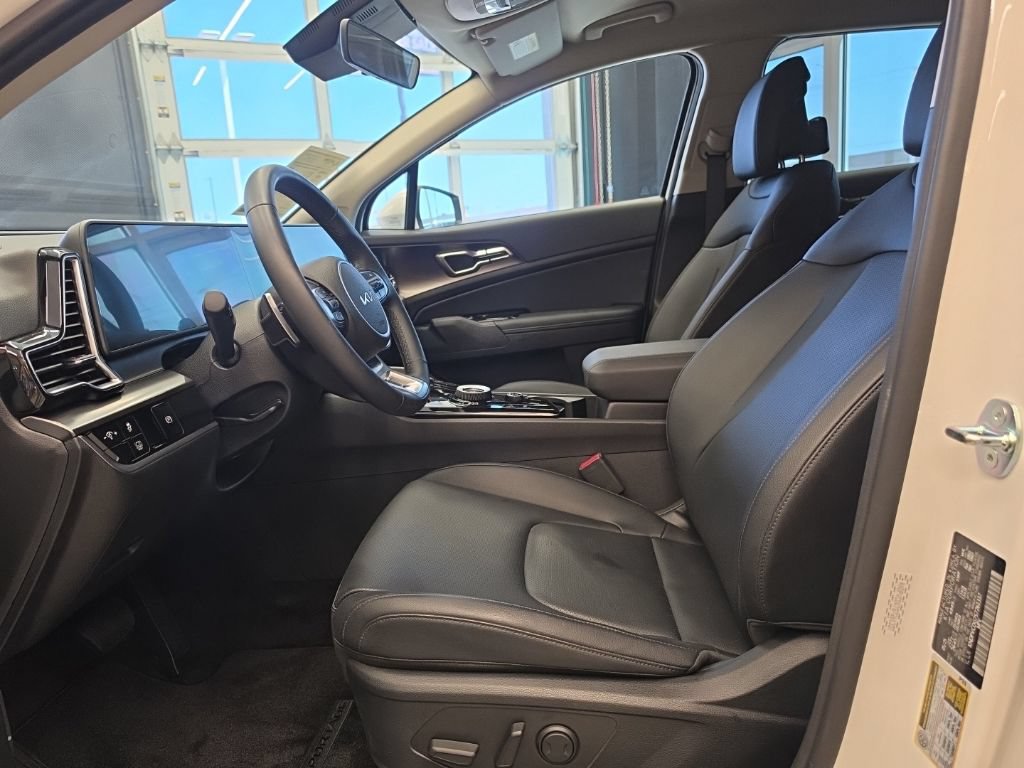 Certified 2025 Kia Sportage EX AWD/4WD image 31