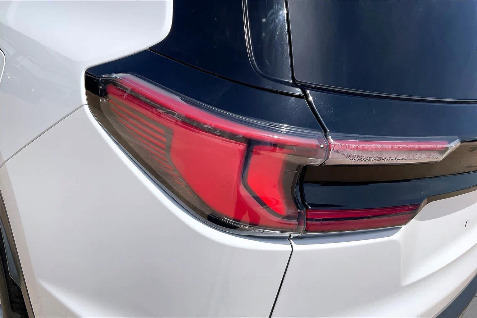 Certified 2025 GMC Acadia Elevation FWD image 28