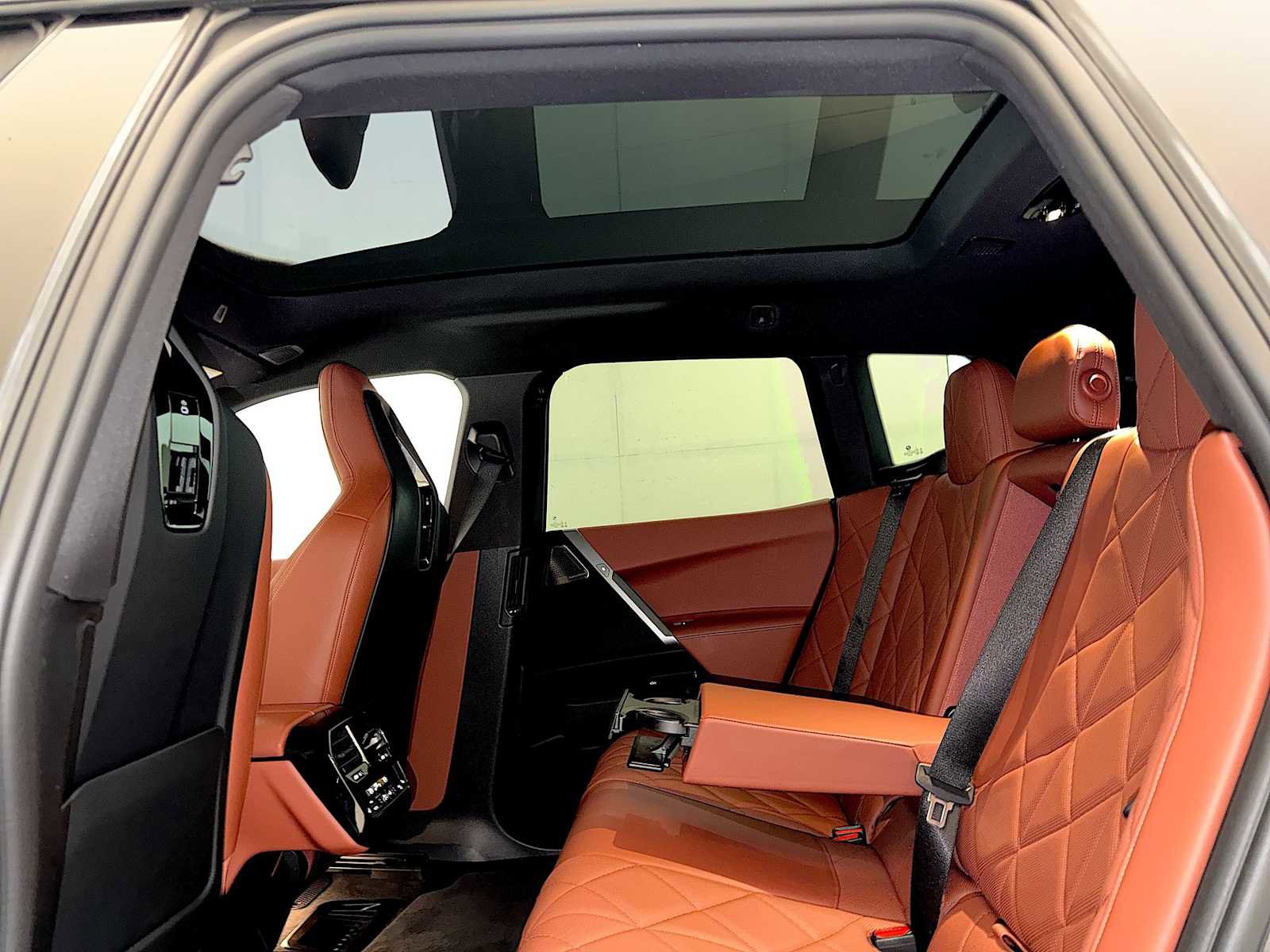 Used 2025 BMW iX M60 w/ Luxury Package image 21