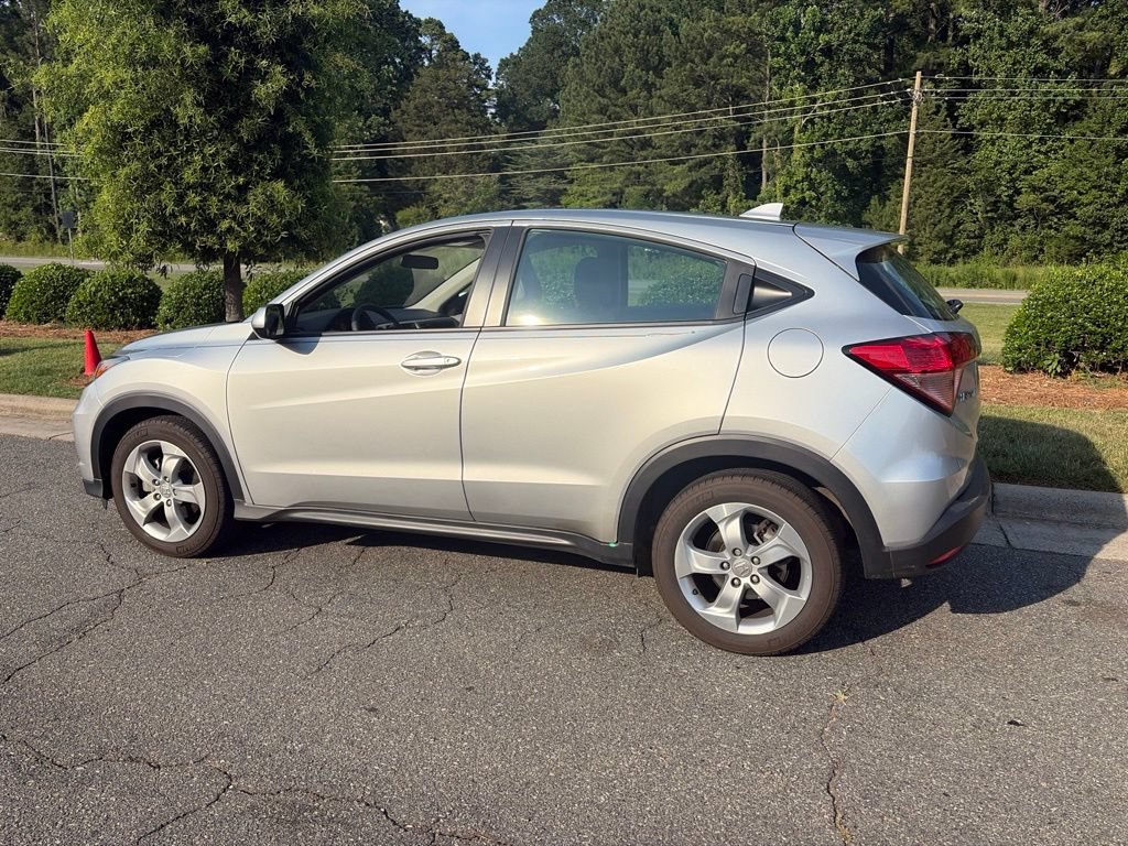 Used 2016 Honda HR-V LX image 8