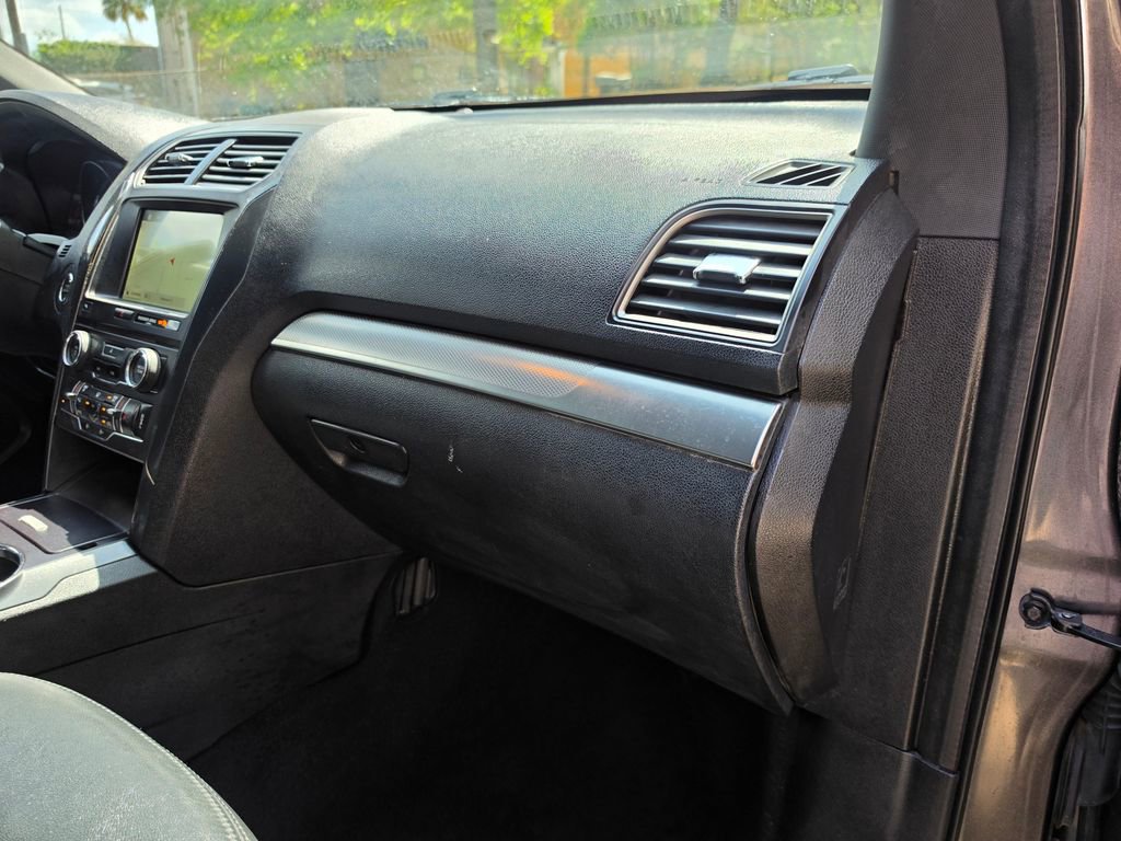 Used 2018 Ford Explorer XLT w/ Equipment Group 202A image 49