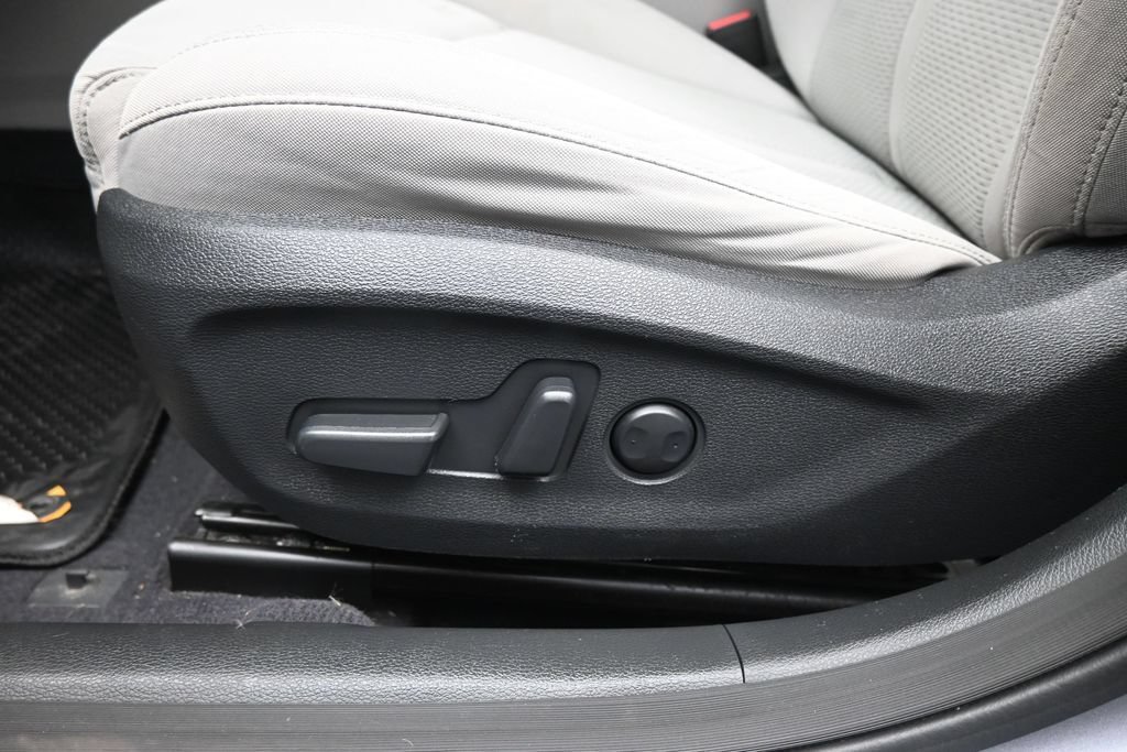 Used 2015 Hyundai Sonata SE w/ Option Group 09 FWD image 10