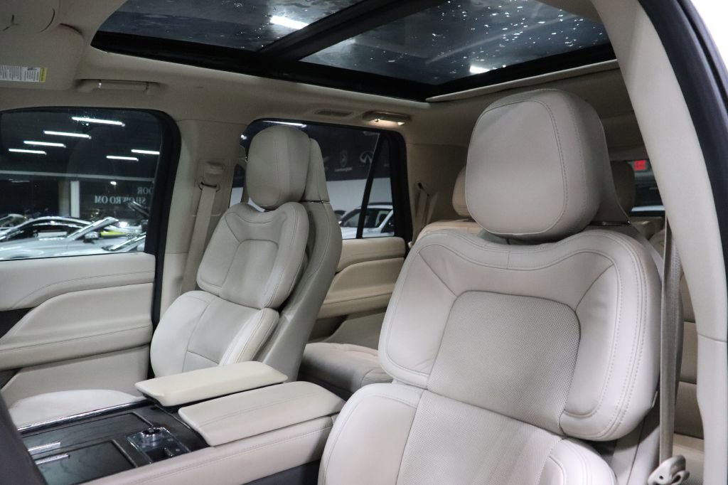 Used 2021 Lincoln Navigator Reserve w/ Luxury Package image 12