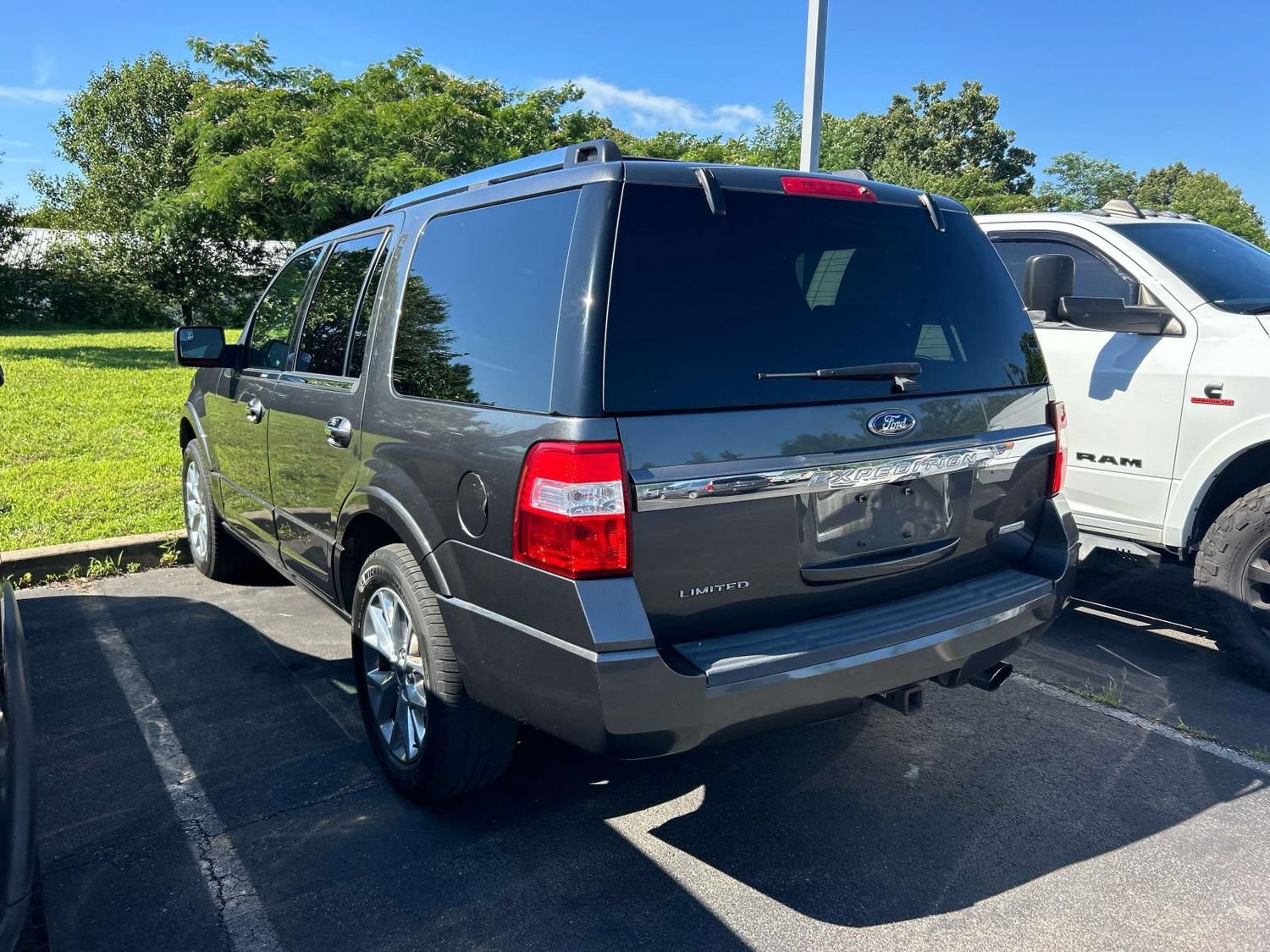 Used 2016 Ford Expedition Limited w/ Equipment Group 301A AWD/4WD image 4