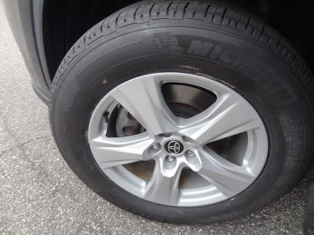 Certified 2025 Toyota Highlander LE FWD image 36