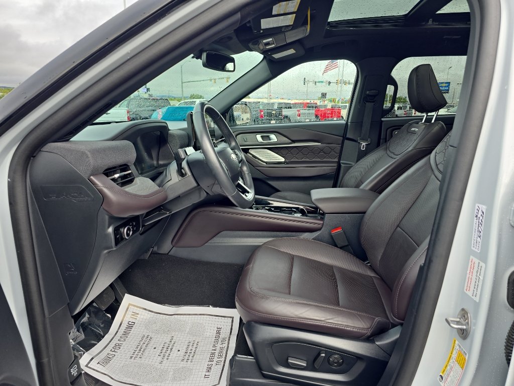Used 2025 Ford Explorer Platinum w/ LUX Leather Package AWD/4WD image 9
