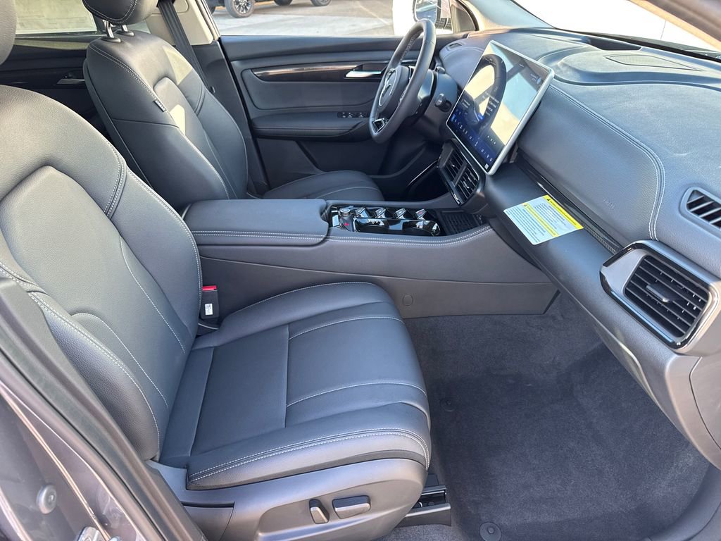 New 2025 VinFast VF 8 Eco AWD/4WD image 13