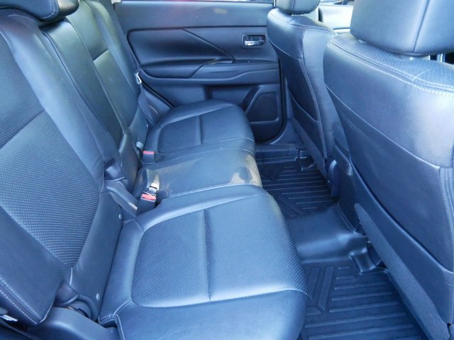 Used 2016 Mitsubishi Outlander SEL AWD/4WD image 9