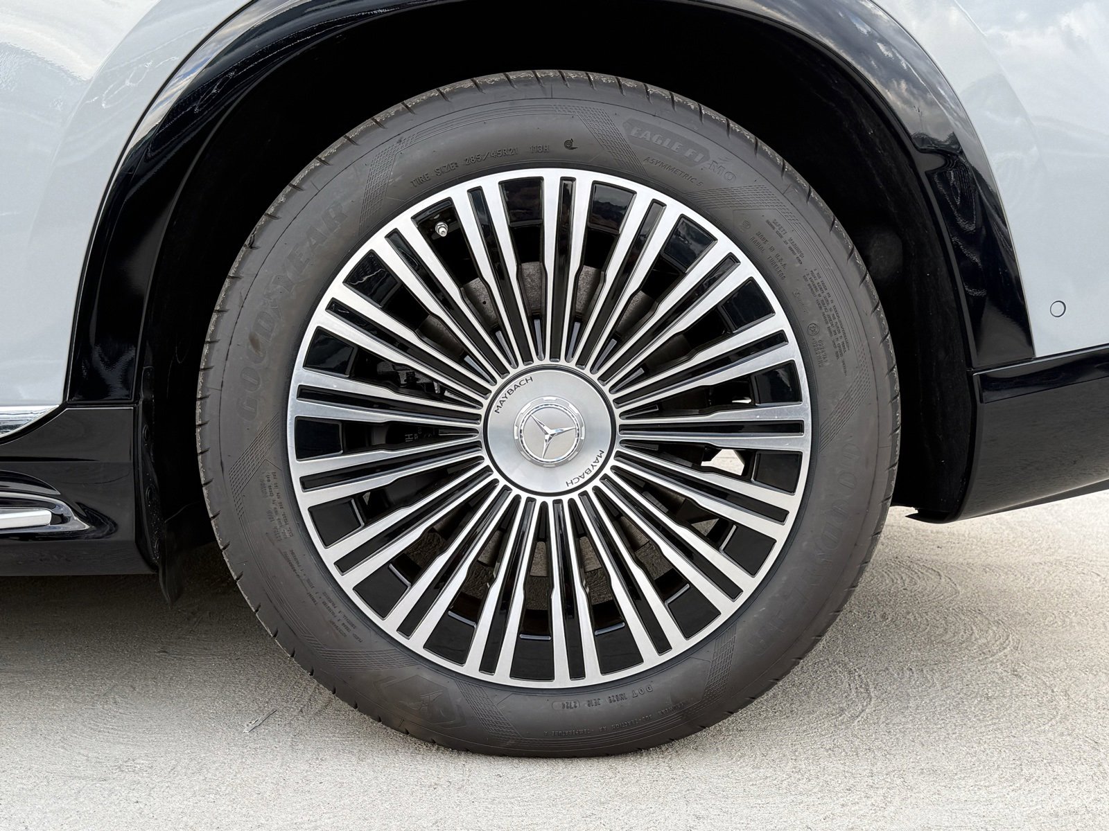 New 2025 Mercedes-Benz Maybach EQS 680 4MATIC image 14