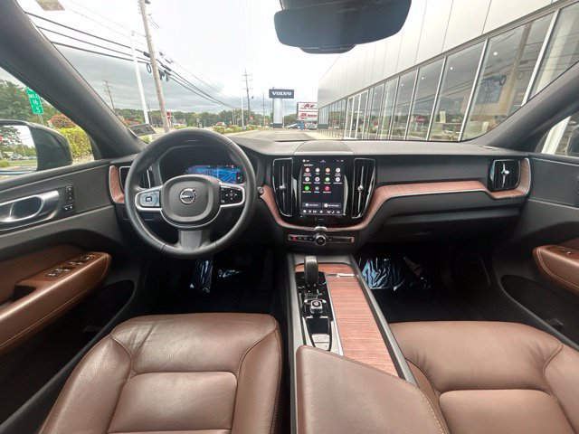 Certified 2025 Volvo XC60 B5 Plus w/ Climate Package AWD/4WD image 17