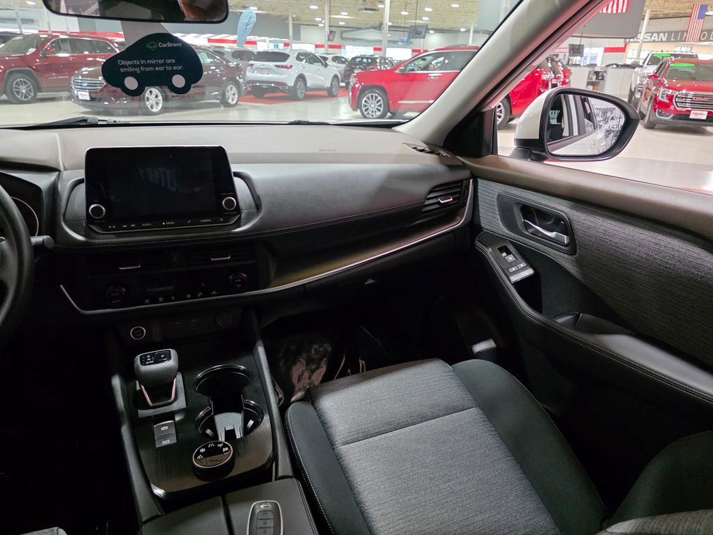 Used 2023 Nissan Rogue SV image 16