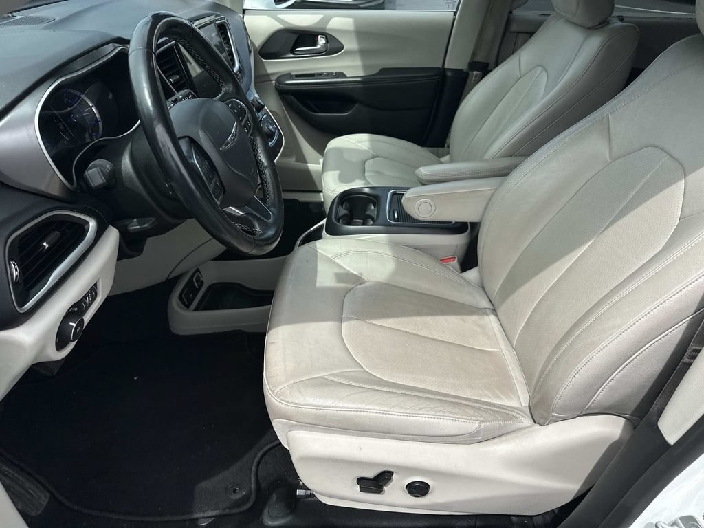 Used 2021 Chrysler Pacifica Touring-L FWD image 20