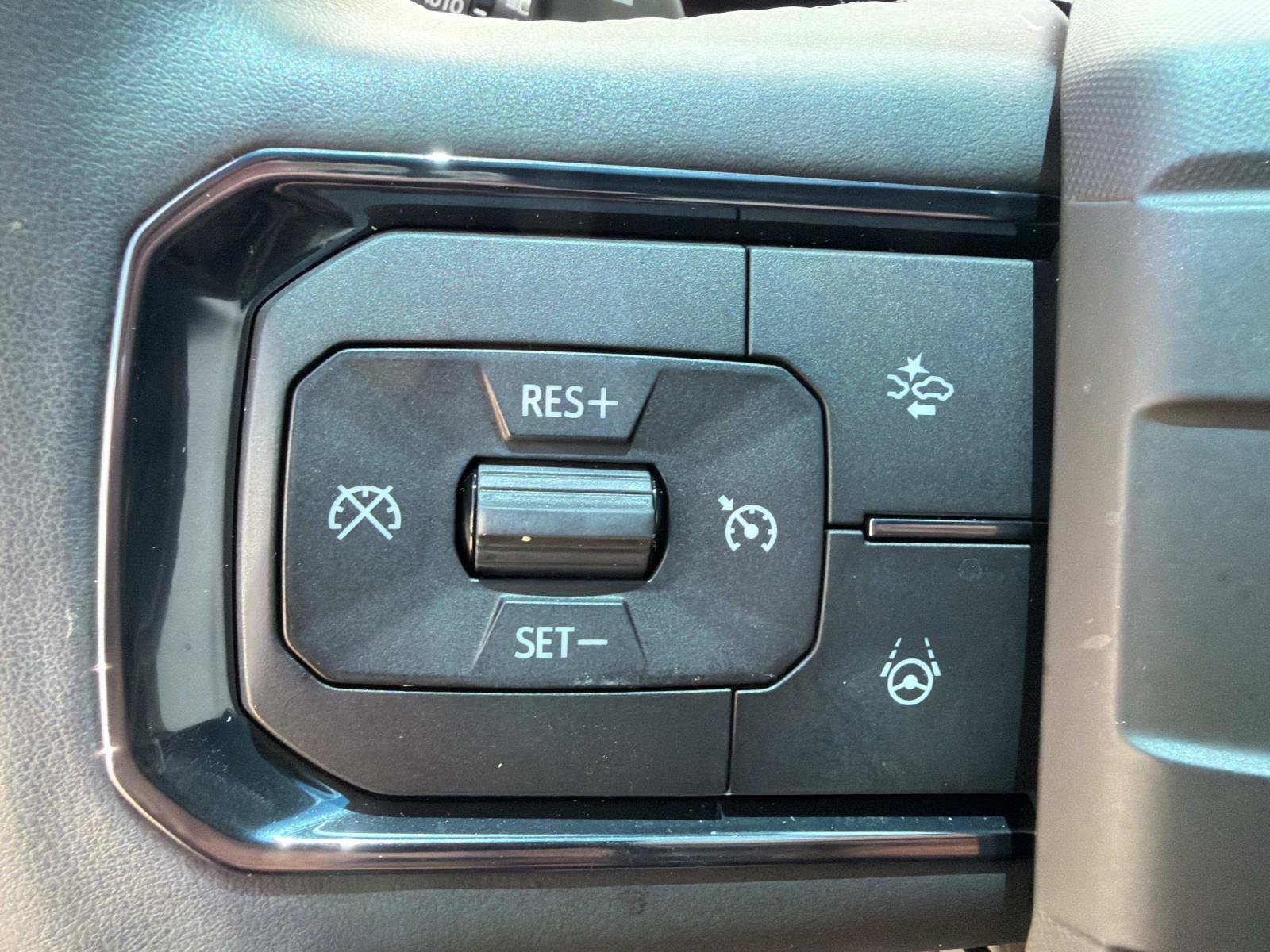 Used 2026 GMC Hummer EV SUV AWD/4WD image 32