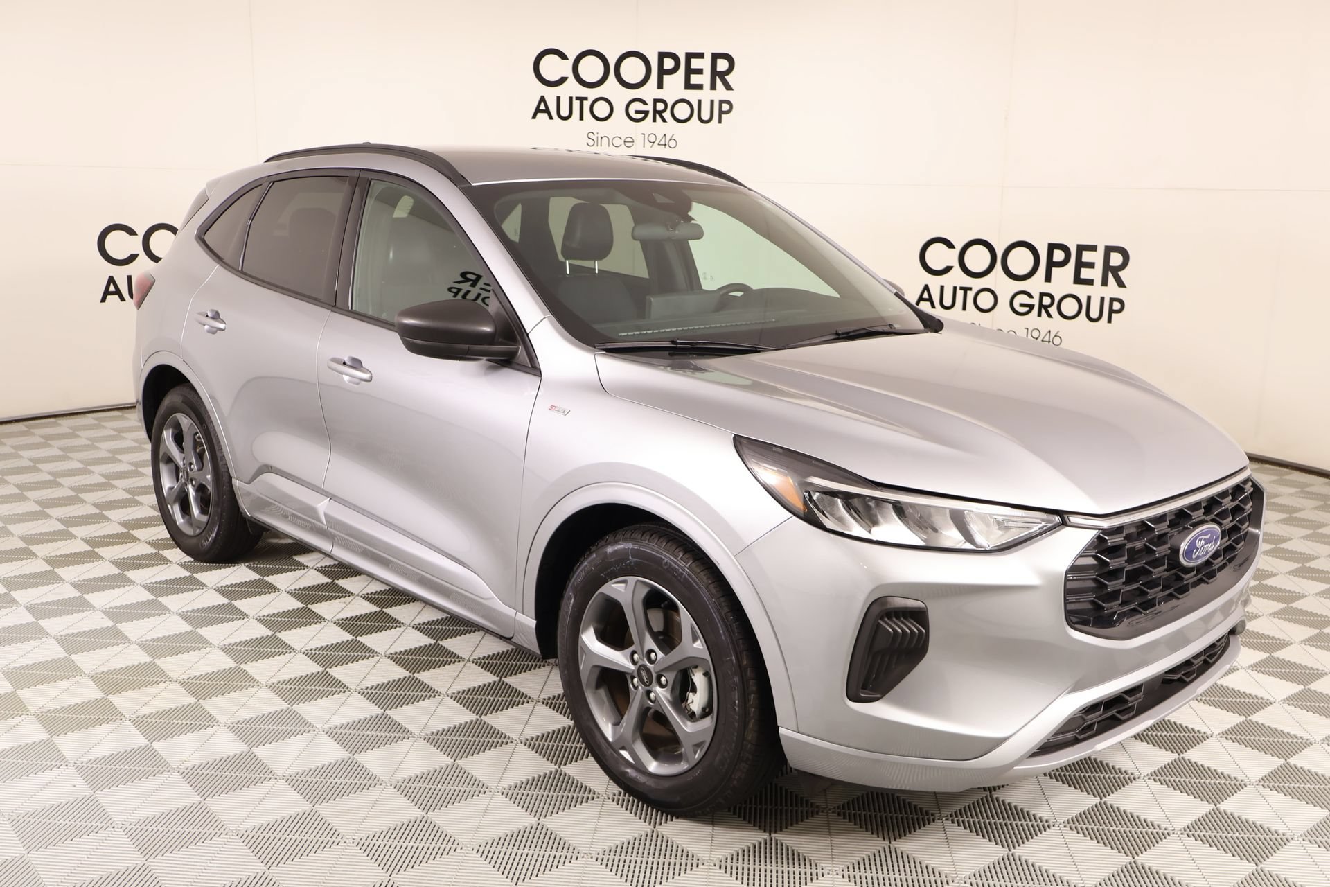 Used 2024 Ford Escape ST-Line w/ Tech Pack #1 FWD image 1