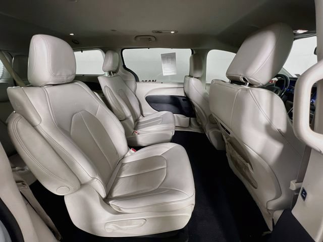 Used 2021 Chrysler Pacifica Touring-L FWD image 43