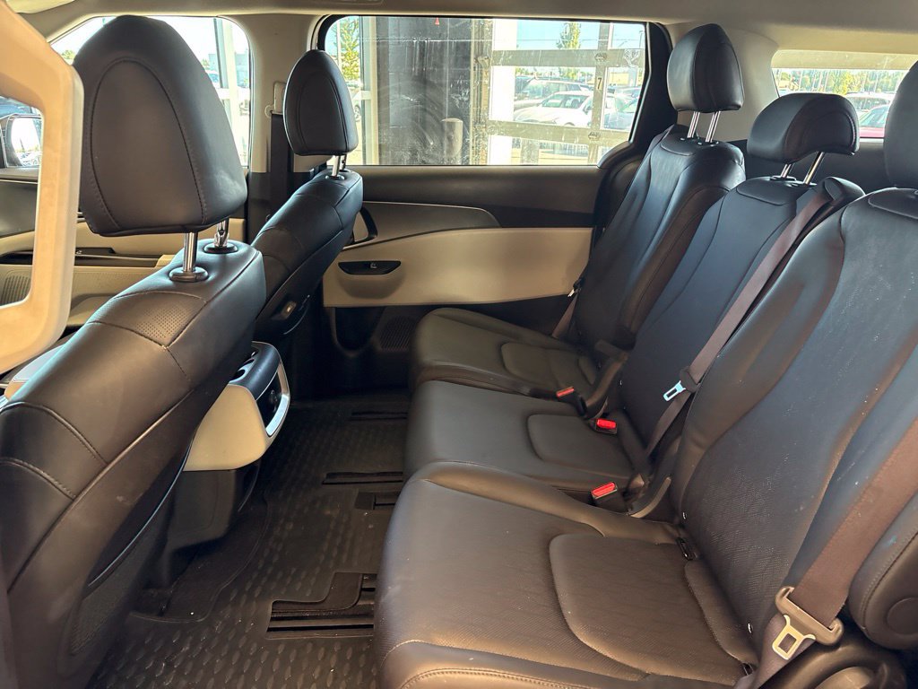 Certified 2024 Kia Carnival LX FWD image 18