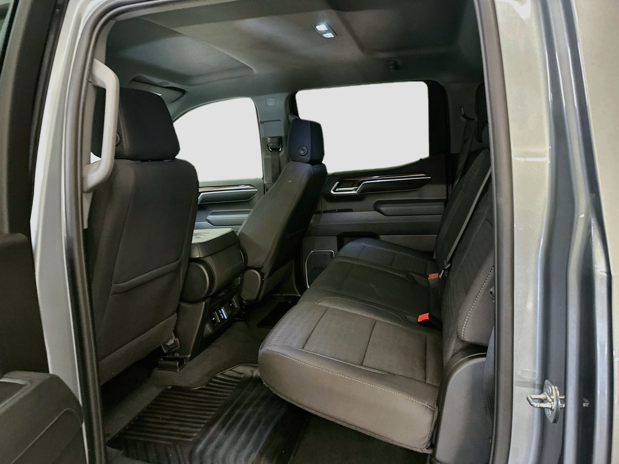 Used 2024 Chevrolet Silverado 1500 LT AWD/4WD image 29