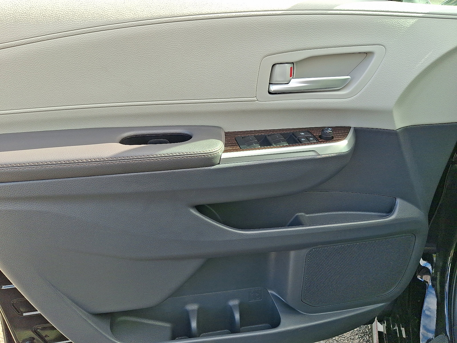 Used 2024 Toyota Sienna XLE image 13