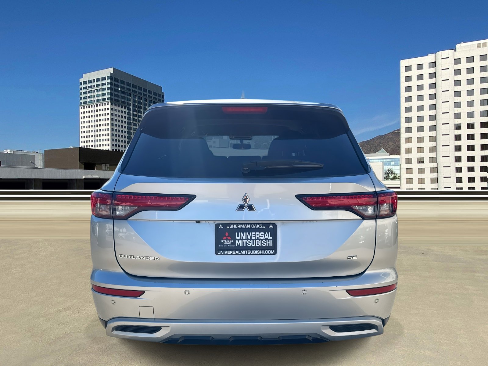 Used 2024 Mitsubishi Outlander FWD image 3