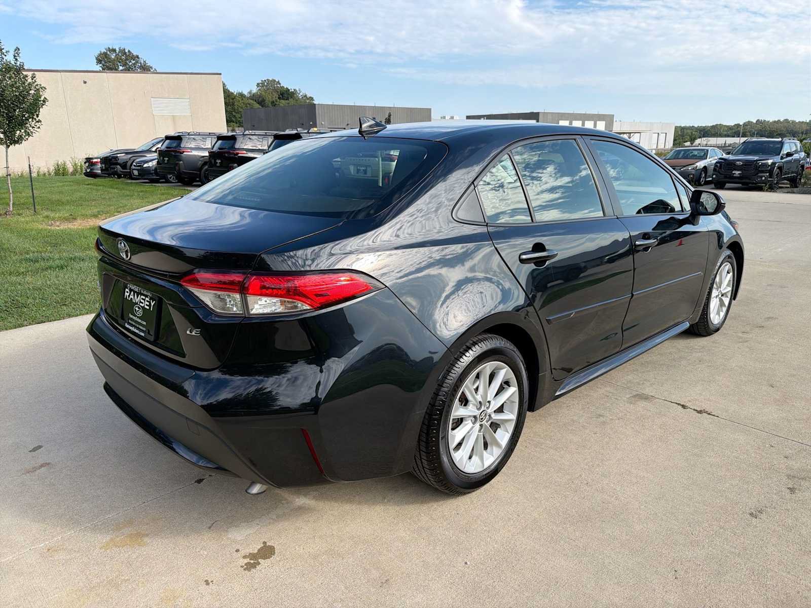 Used 2020 Toyota Corolla LE w/ LE Convenience Package FWD image 6