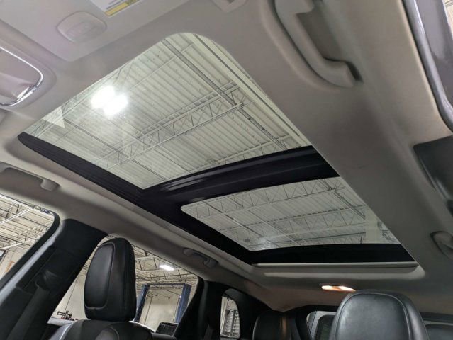 Used 2018 Jeep Cherokee Latitude Plus w/ Comfort/Convenience Group FWD image 22