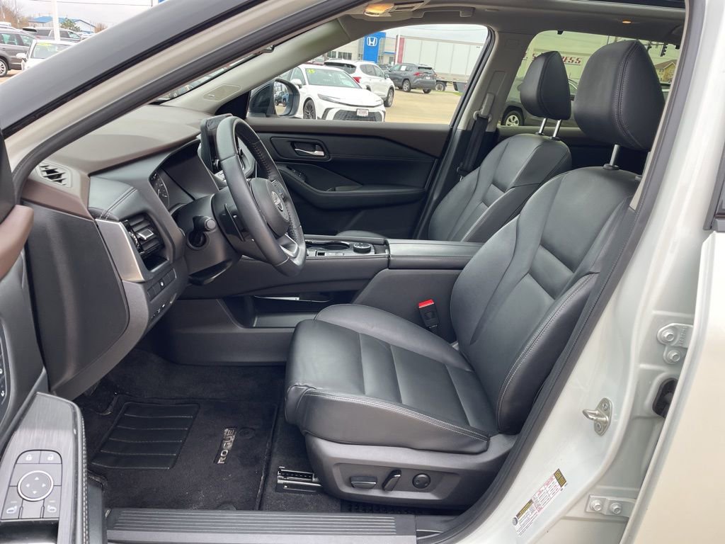 Used 2023 Nissan Rogue SL w/ SL Premium Package image 8